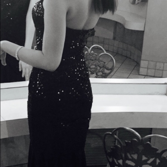 Black sequin gown - Picture 2 of 2